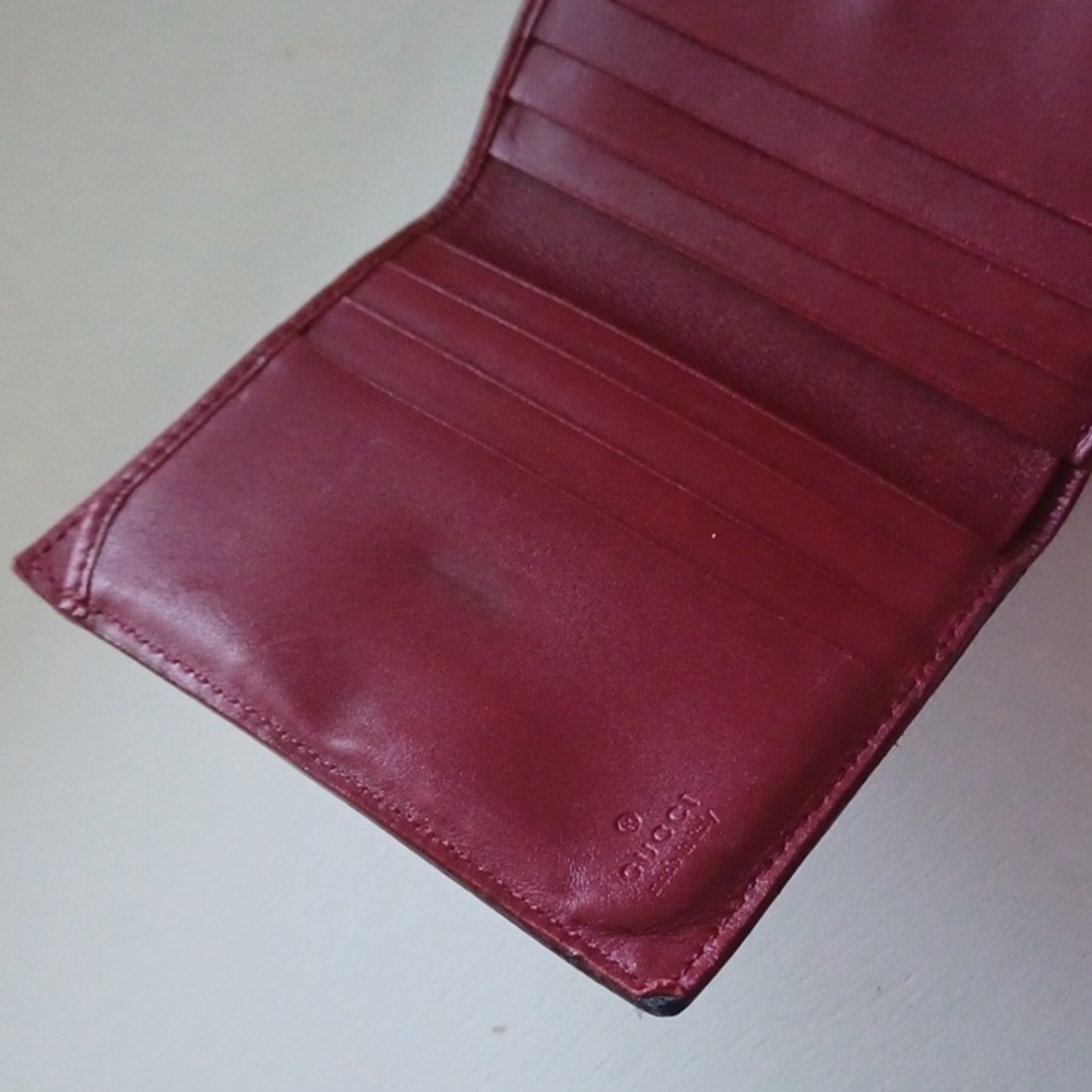 Vintage Gucci Red Compact Exotic Leather Wallet - Picture 9 of 17